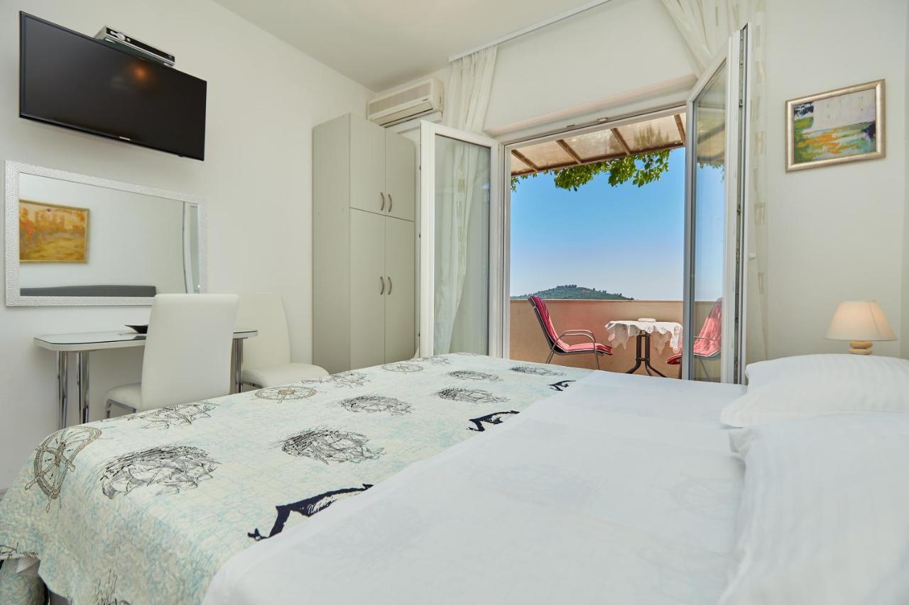Apartment Dalmatin *